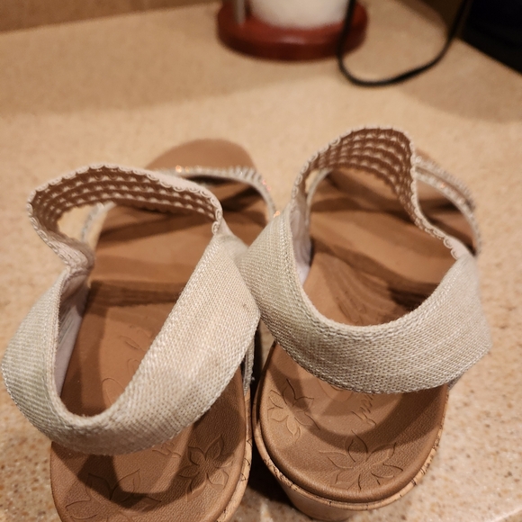 Skechers Luxe Foam Cali Wedge Sandal - Picture 6 of 6